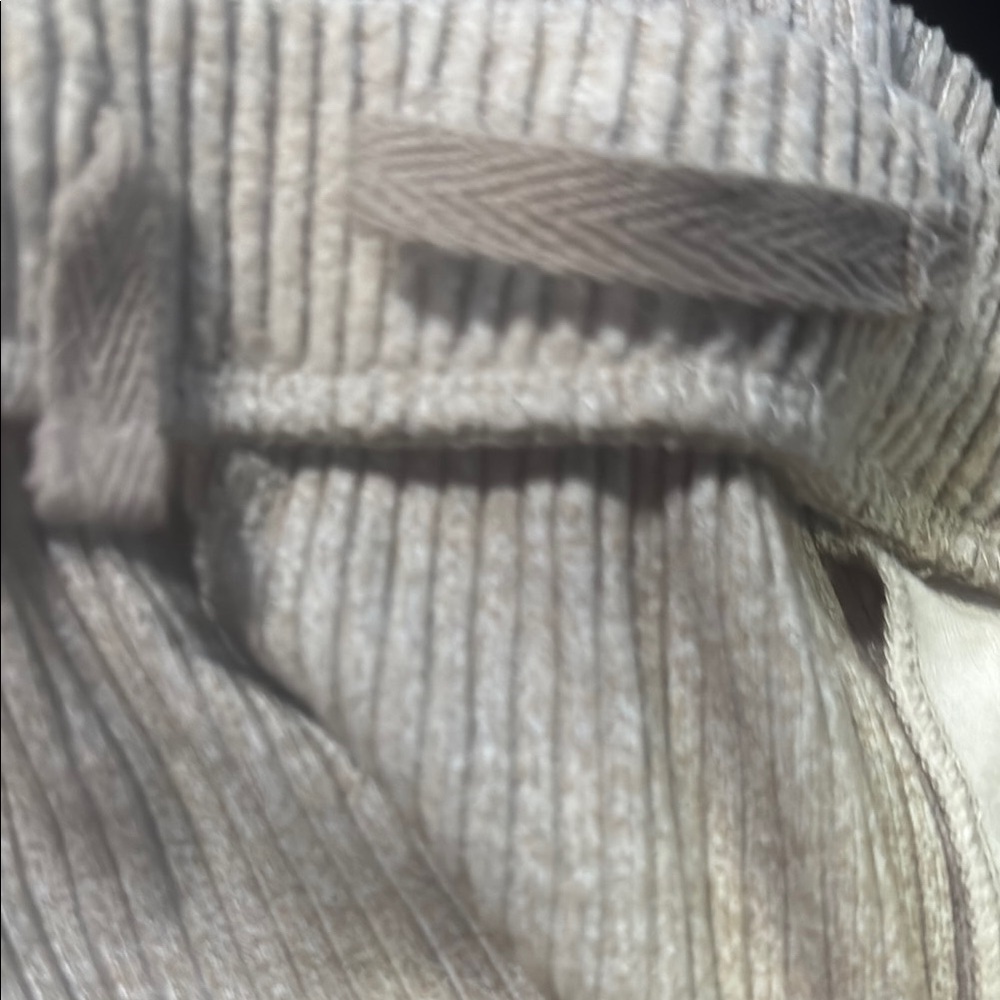ALO Yoga size medium Women's Ribbed Beige or cream Shorts - Picture 5 of 7